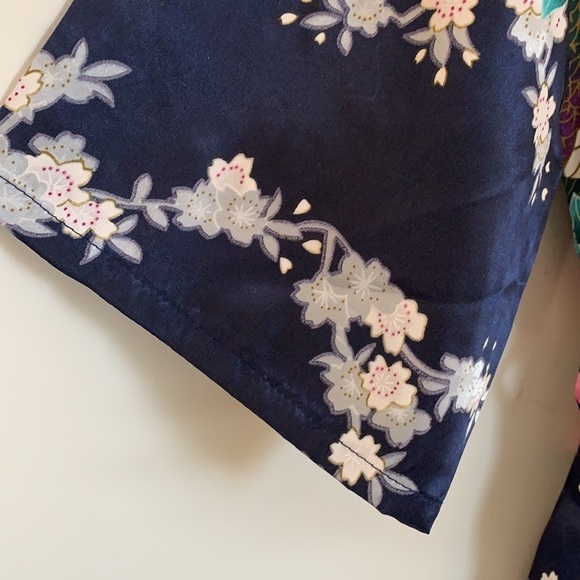 CUTE FLORAL SATIN ROBE  SIZE M - Picture 3 of 6